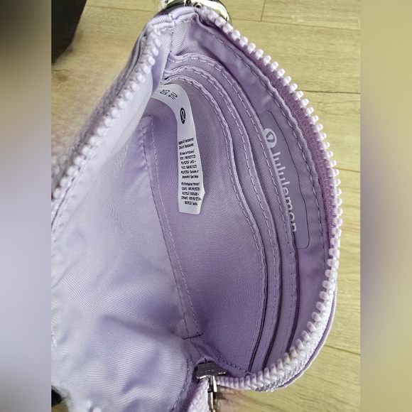 Lululemon Clippable Card Pouch - Picture 3 of 3